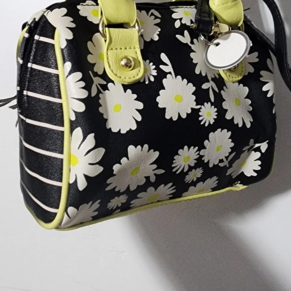 Sold - Picture 3 of 5